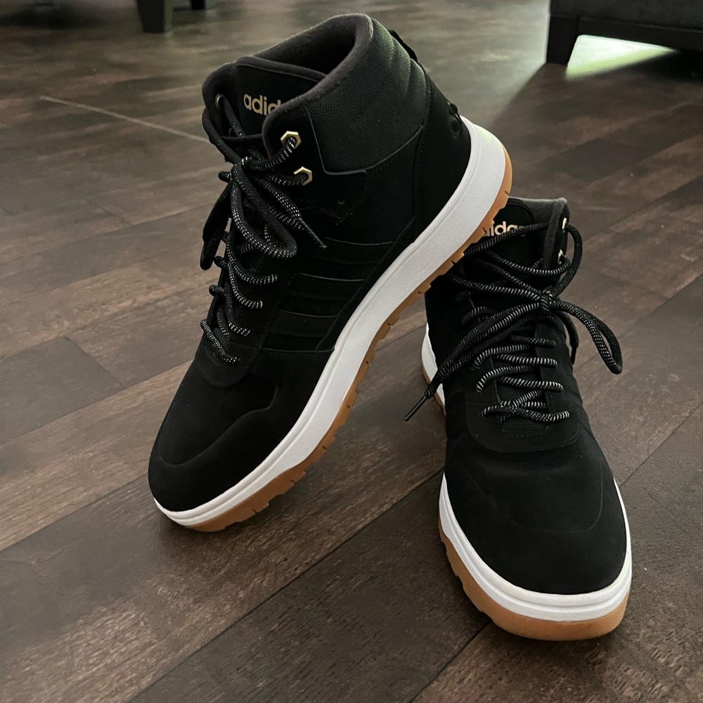 Adidas cloud foam comfort shoe